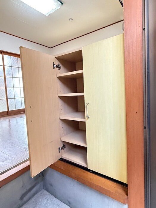 物件内観写真5　(靴箱)