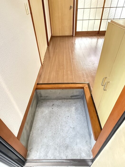 物件内観写真9　(玄関)