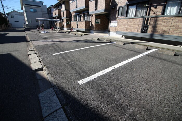 物件外観写真6　(駐車場)