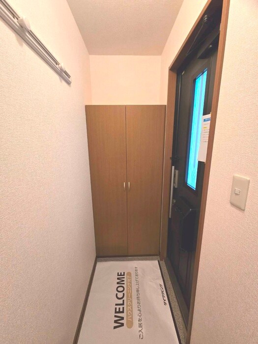 物件内観写真18　(玄関)