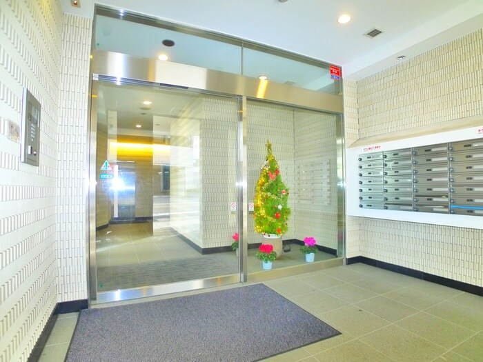 物件外観写真4　(エントランス部分)