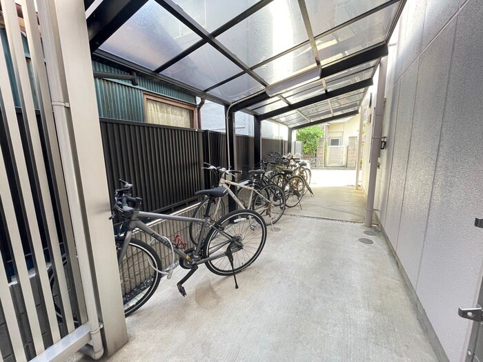 物件外観写真3　(駐輪場)