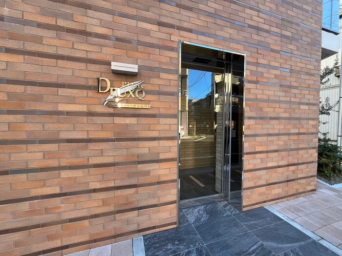 物件外観写真3　(エントランス部分)