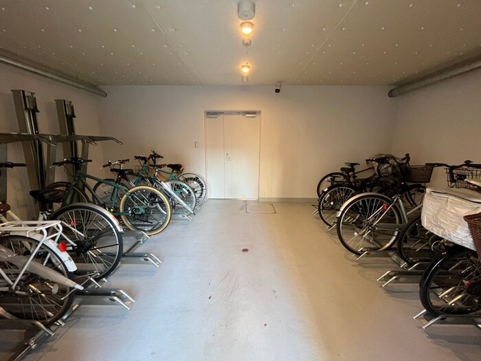 物件外観写真4　(駐輪場)