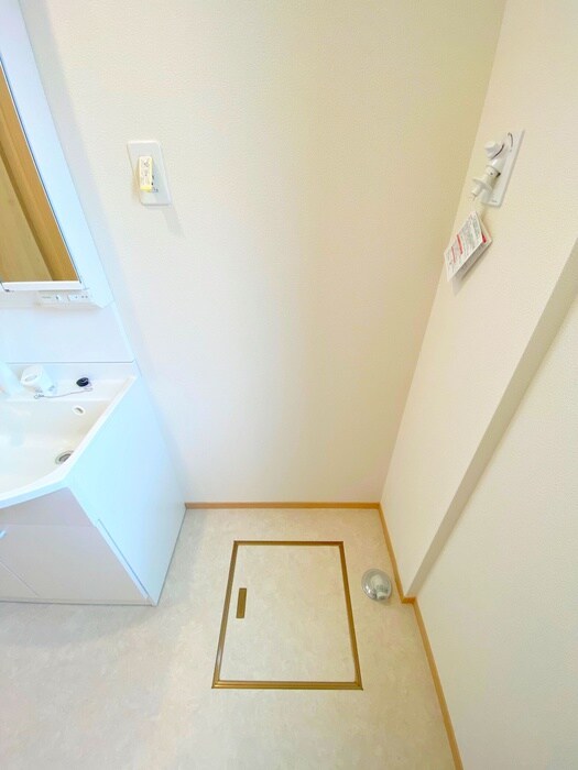 物件内観写真14　(洗濯機置場)