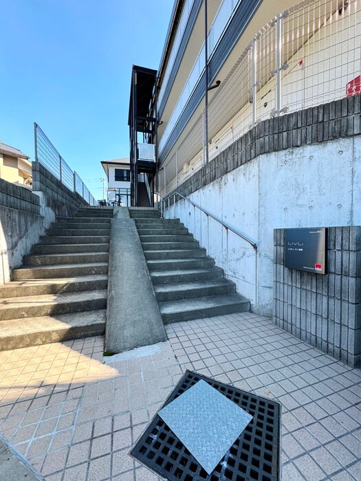 物件外観写真3　(エントランス部分)