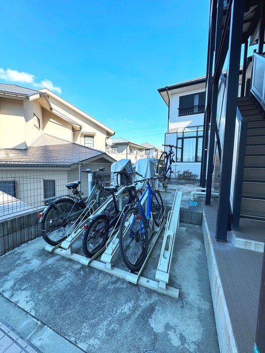 物件外観写真5　(駐輪場)