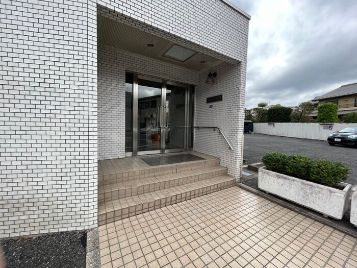 物件外観写真5　(エントランス部分)