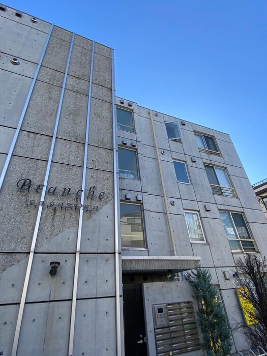 物件外観写真1　(エントランス部分)