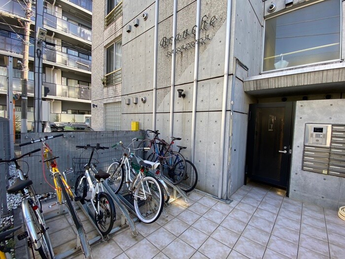 物件外観写真5　(駐輪場)