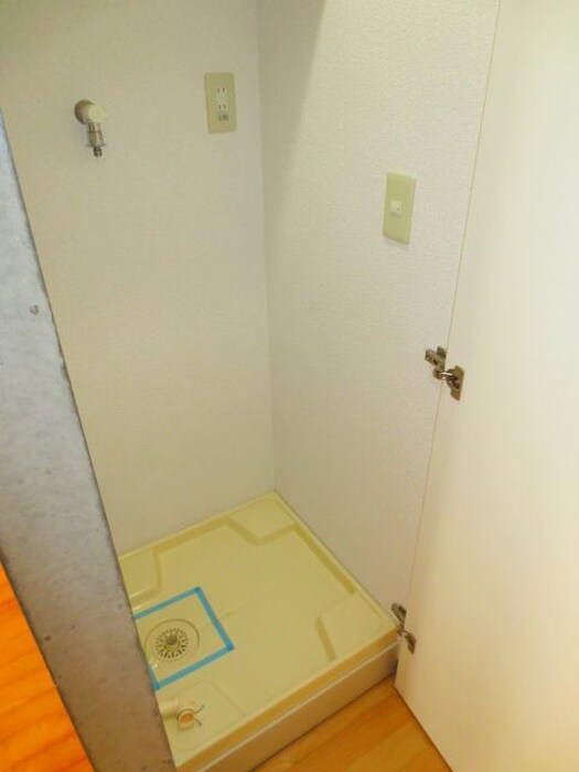 物件内観写真13　(洗濯機置場)