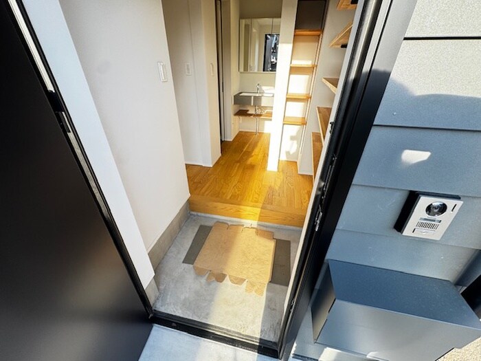 物件内観写真7　(玄関)