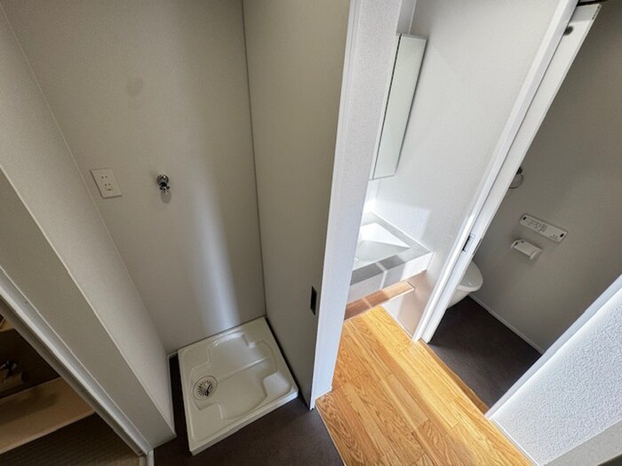 物件内観写真11　(洗濯機置場)