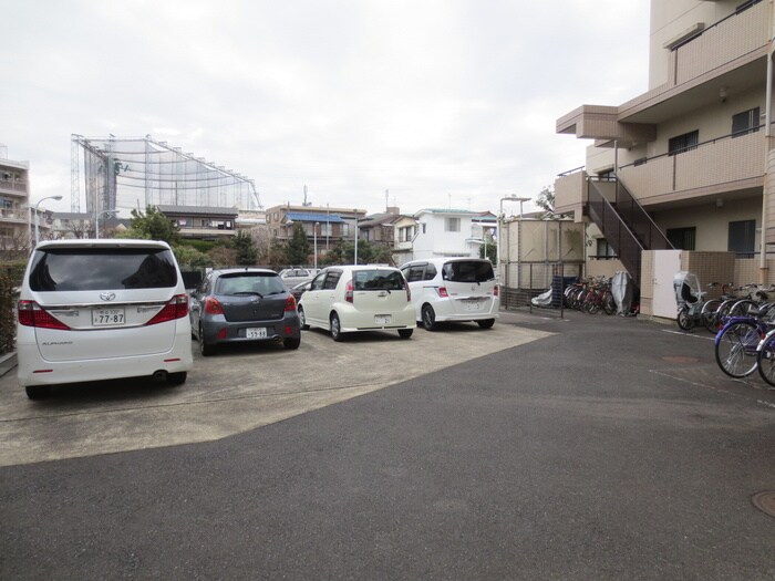 物件外観写真4　(駐車場)