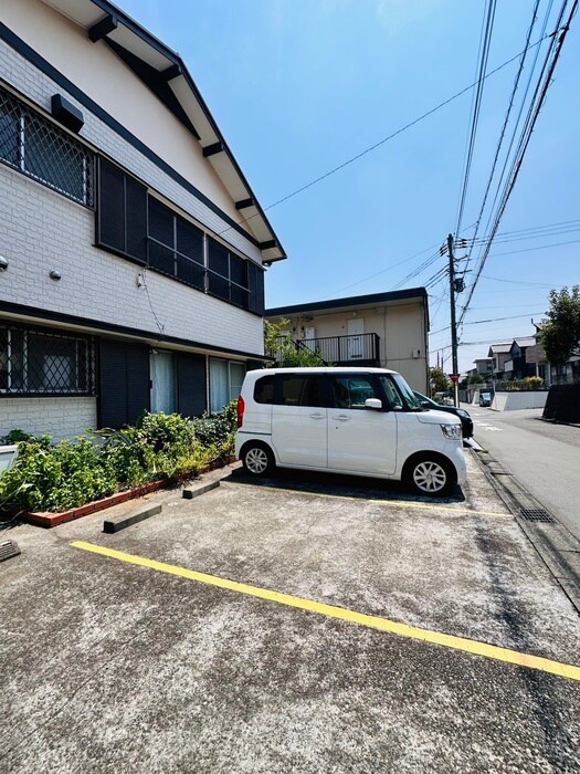 物件外観写真4　(駐車場)