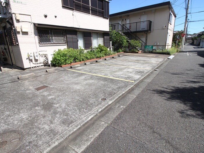 物件外観写真6　(駐車場)