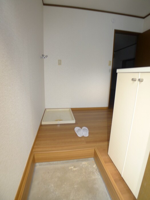 物件内観写真6　(玄関)