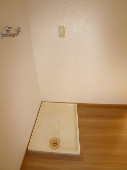 物件内観写真14　(洗濯機置場)