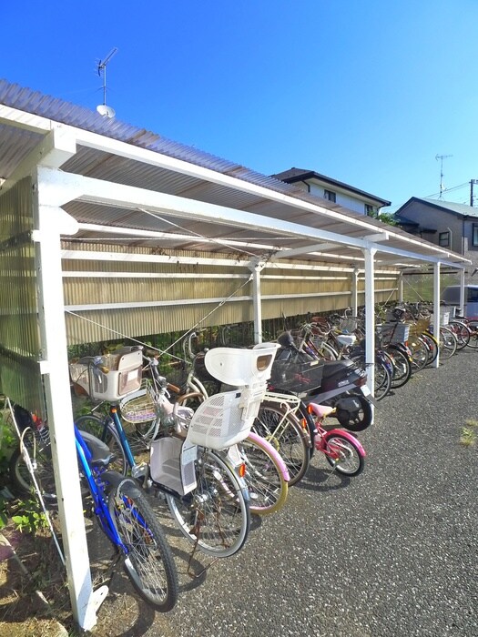 物件外観写真4　(駐輪場)
