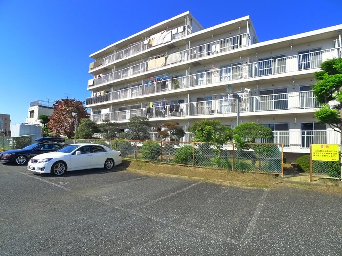 物件外観写真5　(駐車場)