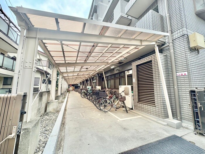 物件外観写真4　(駐輪場)