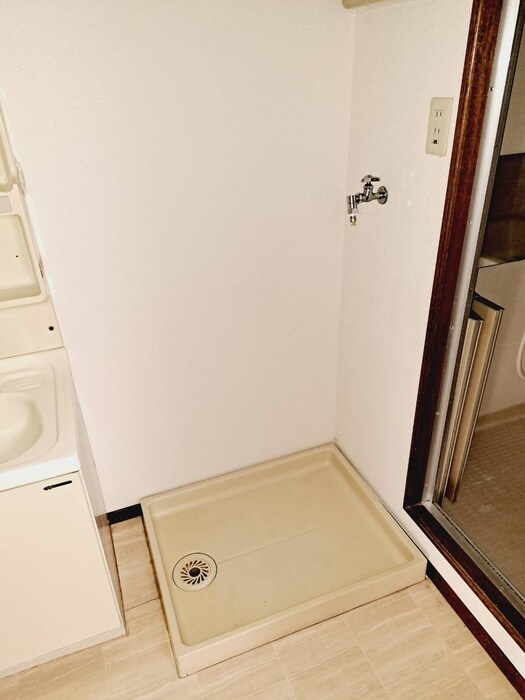 物件内観写真15　(洗濯機置場)