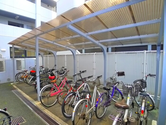 物件外観写真5　(駐輪場)