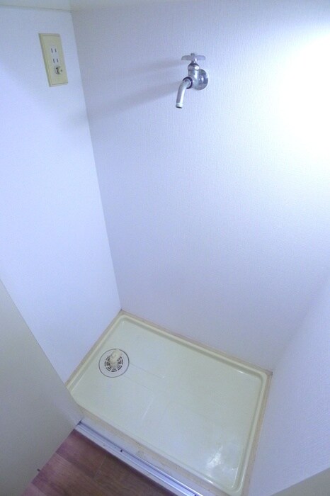 物件内観写真16　(洗濯機置場)