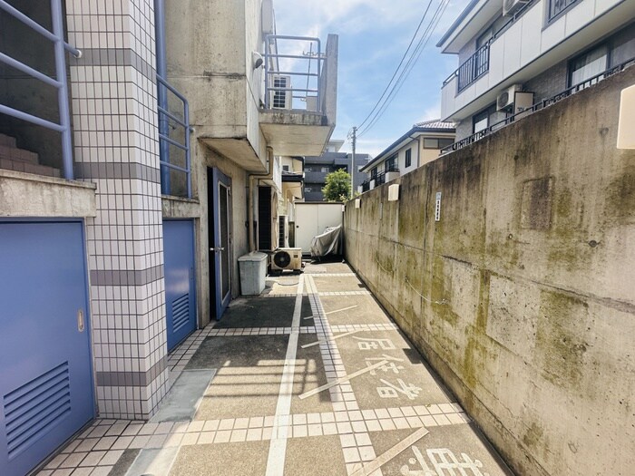 物件外観写真3　(駐輪場)