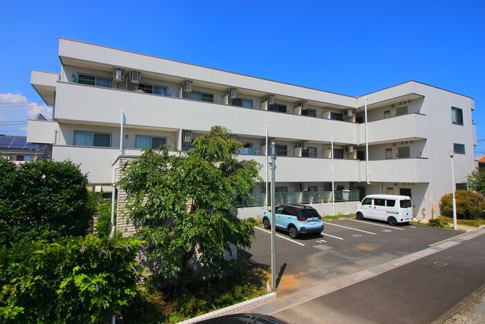 物件外観写真3　(駐車場)