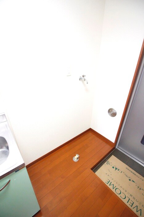 物件内観写真16　(洗濯機置場)