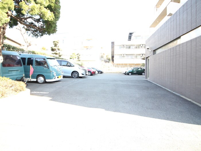 物件外観写真6　(駐車場)