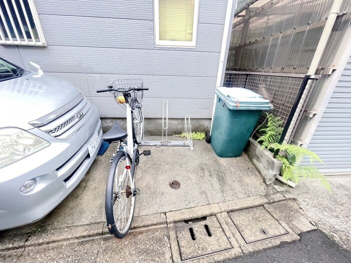 物件外観写真4　(駐輪場)