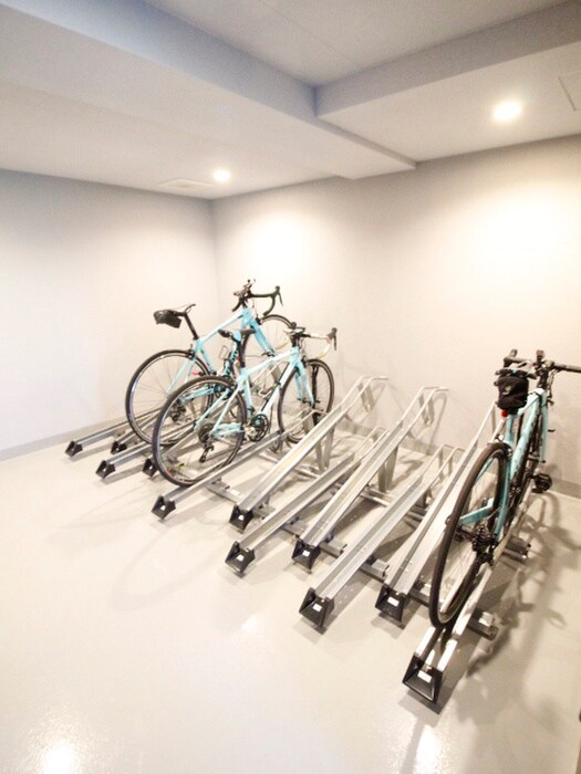 物件外観写真5　(駐輪場)