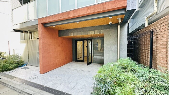 物件外観写真2　(エントランス部分)