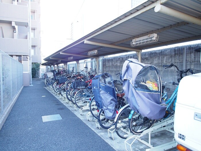 物件外観写真3　(駐輪場)