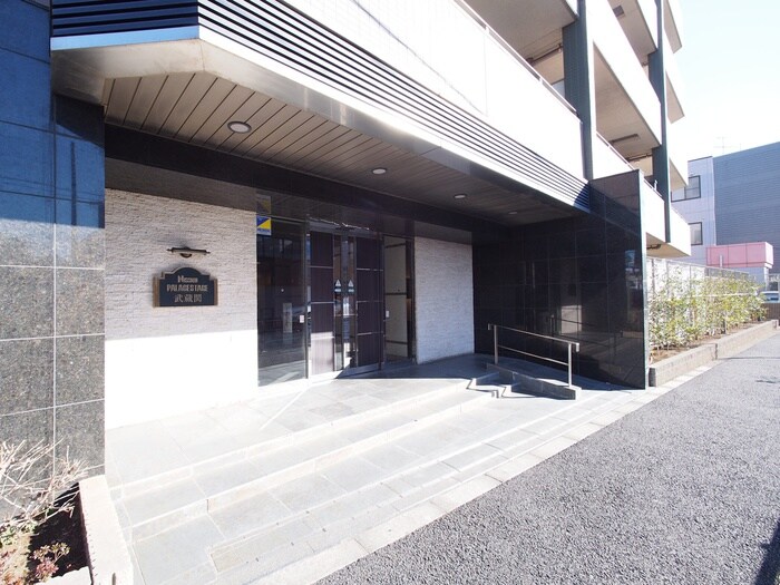 物件外観写真4　(エントランス部分)