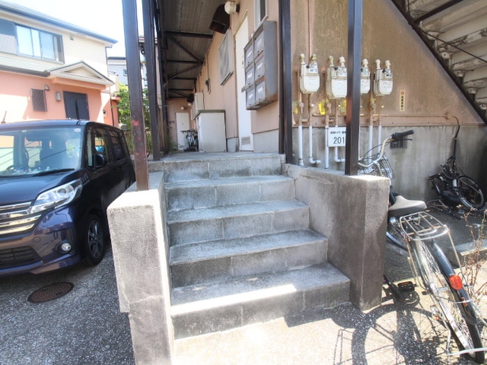 物件外観写真3　(エントランス部分)