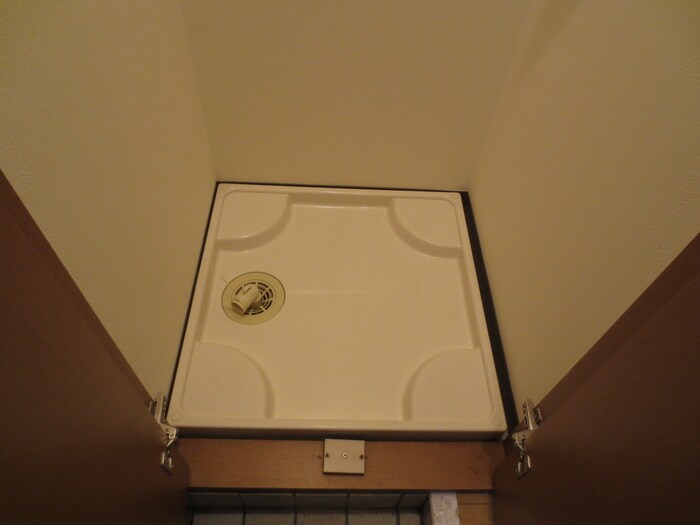 物件内観写真7　(洗濯機置場)