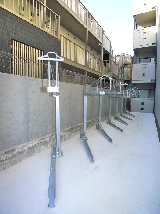 物件外観写真6　(駐輪場)