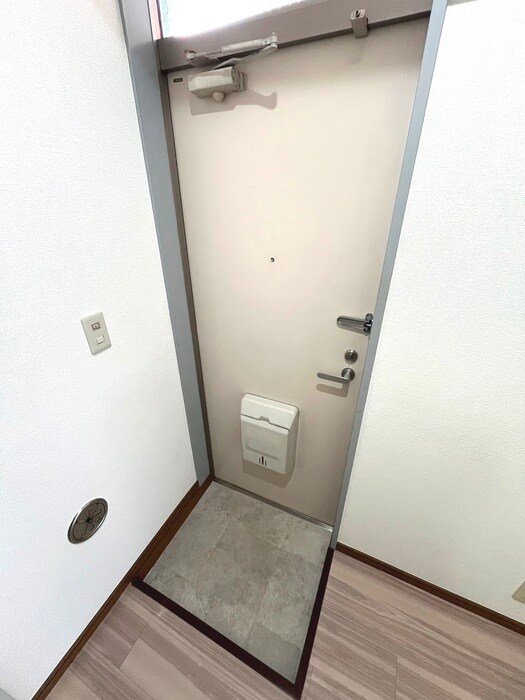 物件内観写真18　(玄関)