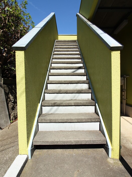 物件外観写真5　(エントランス部分)