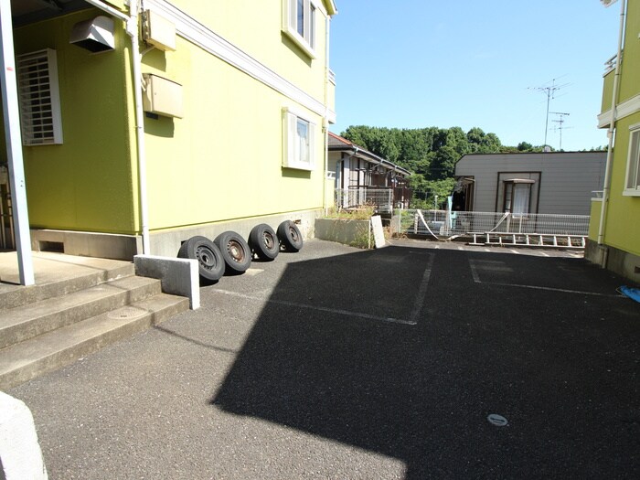 物件外観写真6　(駐車場)