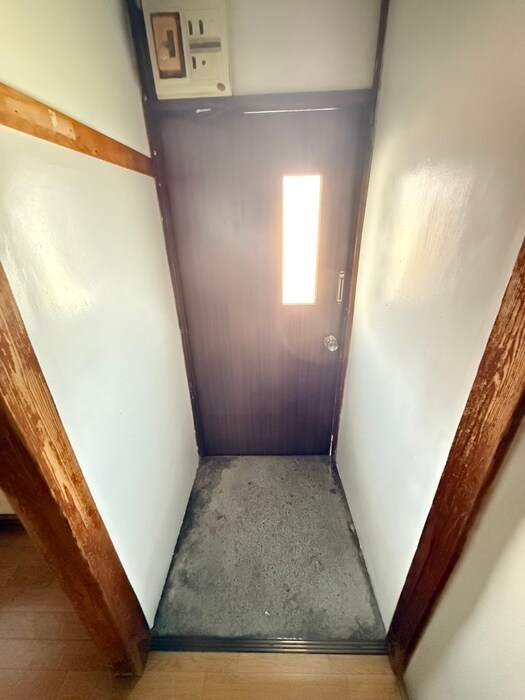 物件内観写真9　(玄関)