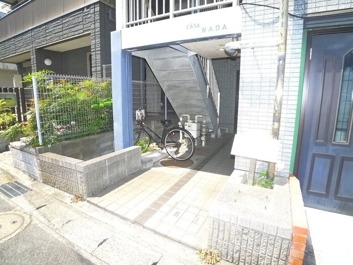 物件外観写真4　(エントランス部分)