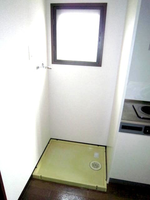 物件内観写真12　(洗濯機置場)