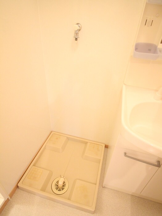 物件内観写真14　(洗濯機置場)