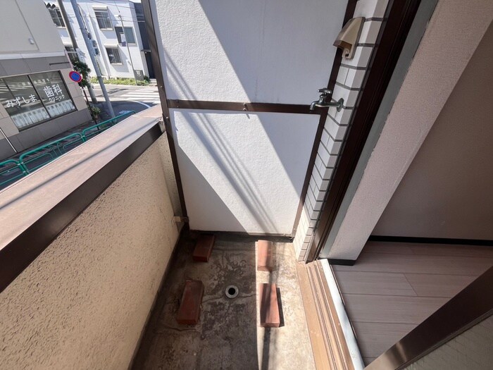 物件内観写真16　(洗濯機置場)