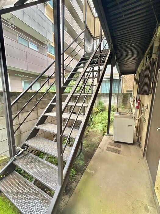 物件外観写真5　(エントランス部分)