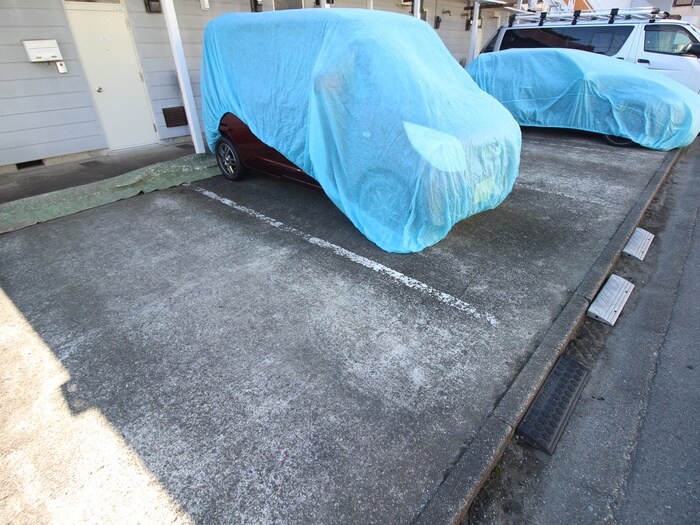 物件外観写真4　(駐車場)